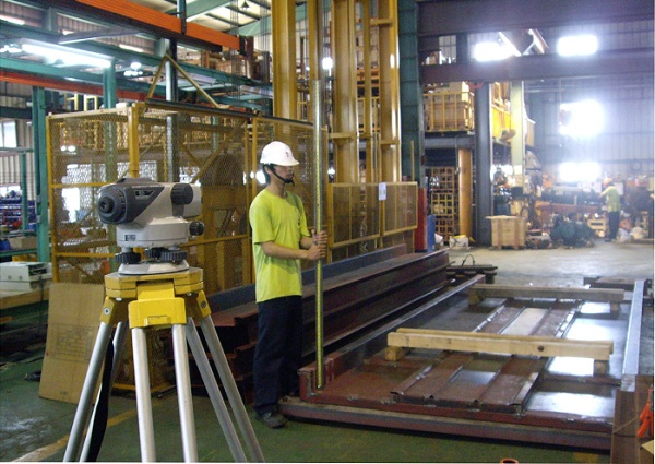 Teodolito prueba de deflexión de tablón de automóvil